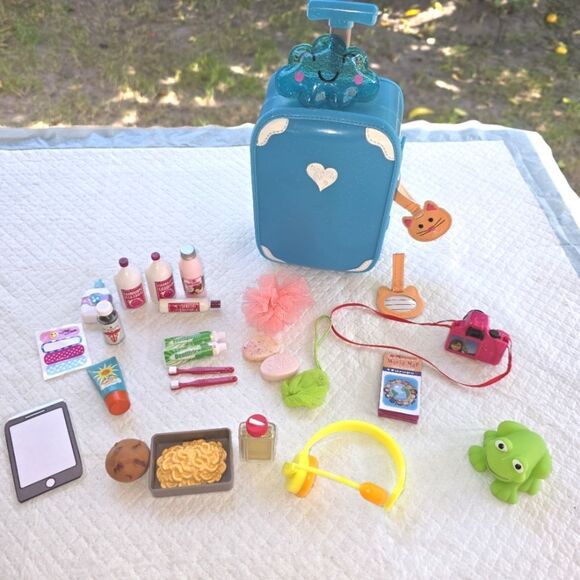 Our Generation Travel Playset and Toiletries - Picture 14 of 17